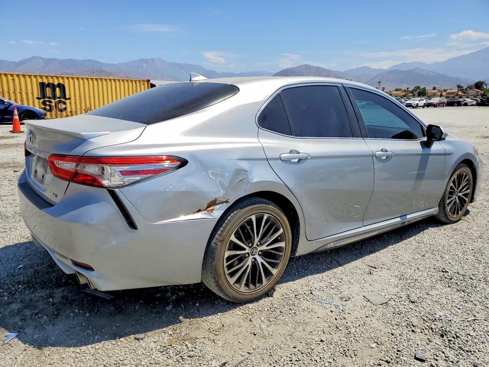 60073426 :رقم المزاد ، 4T1B11HK9KU247977 vin ، 2019 Toyota Camry مزاد بيع