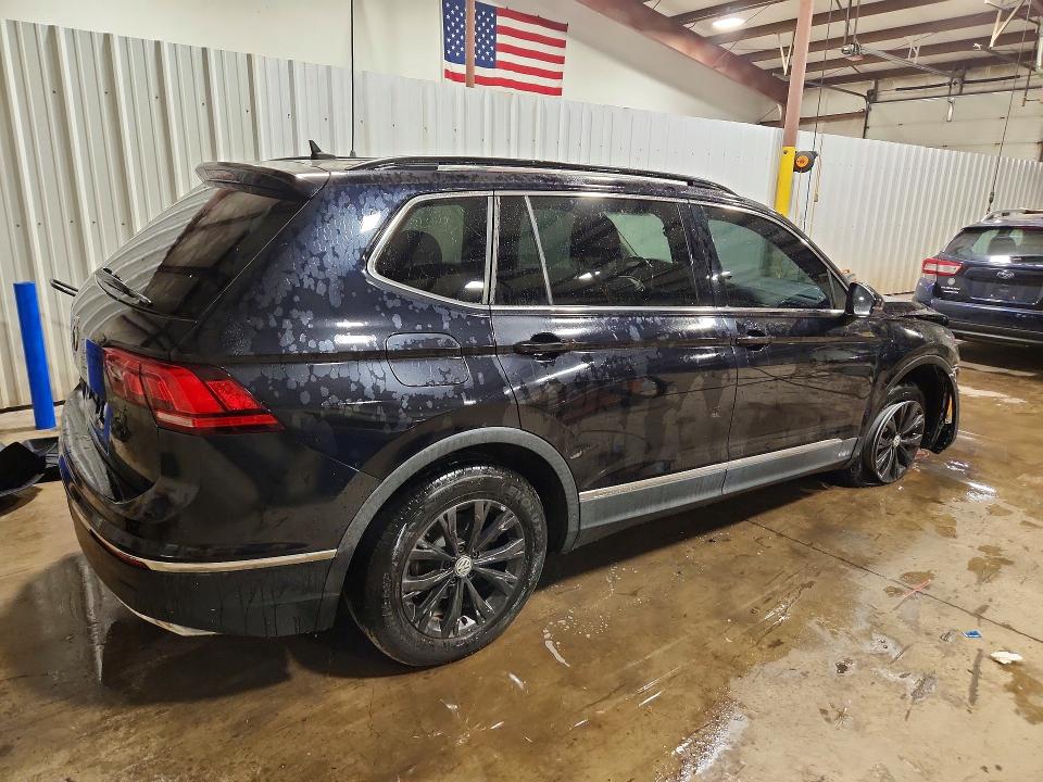 60824786 :رقم المزاد ، 3VV2B7AX2JM050826 vin ، 2018 Volkswagen Tiguan مزاد بيع