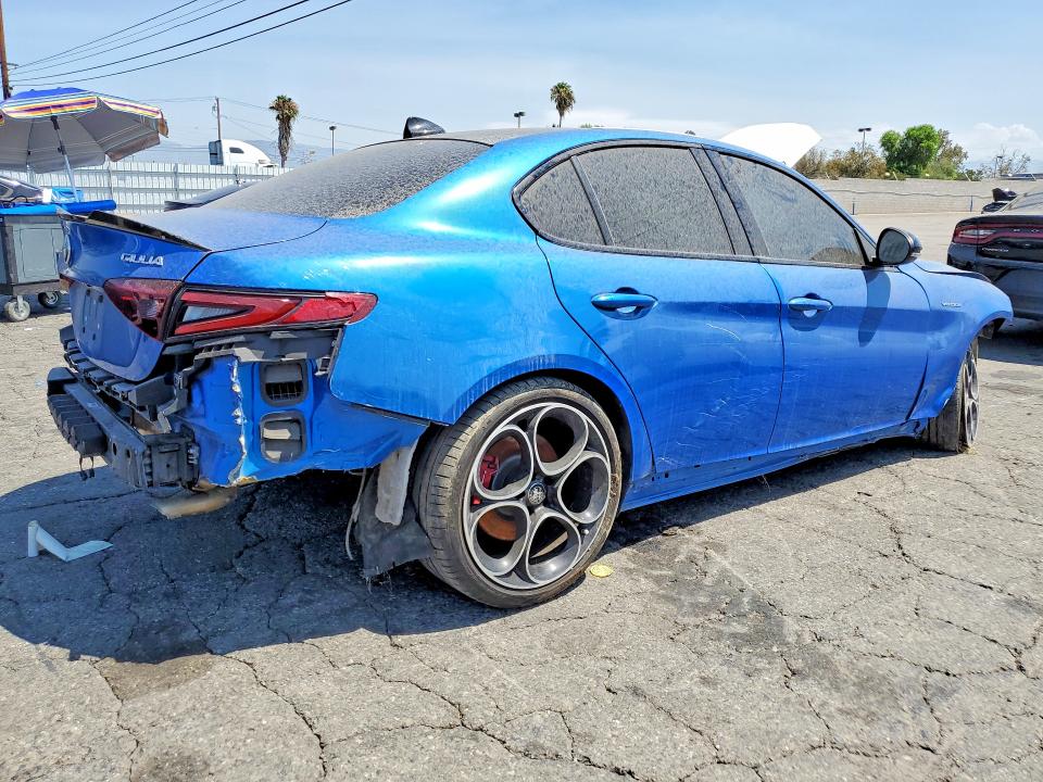 59393126 :رقم المزاد ، ZARFAMBN2N7660181 vin ، 2022 Alfa Romeo Giulia مزاد بيع