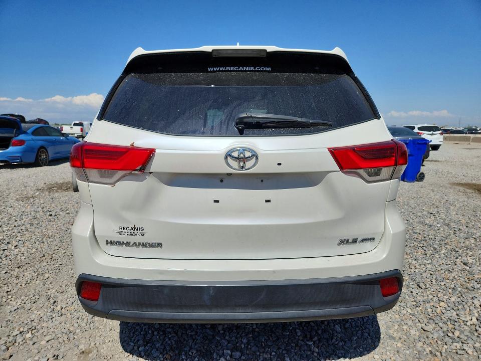 2018 Toyota Highlander მანქანა იყიდება აუქციონზე, vin: 5TDJZRFH6JS909418, აუქციონის ნომერი: 61345856