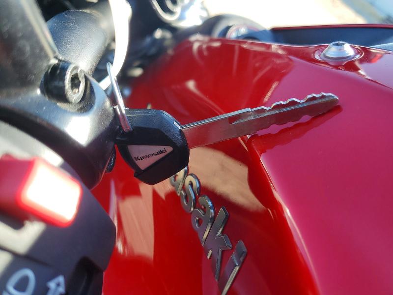 61116276 :رقم المزاد ، JKAZR2B11JA006958 vin ، 2018 Kawasaki Zr900 مزاد بيع