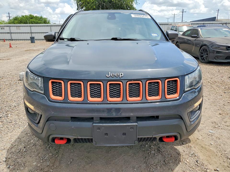 59805476 :رقم المزاد ، 3C4NJDDB0JT168649 vin ، 2018 Jeep Compass مزاد بيع