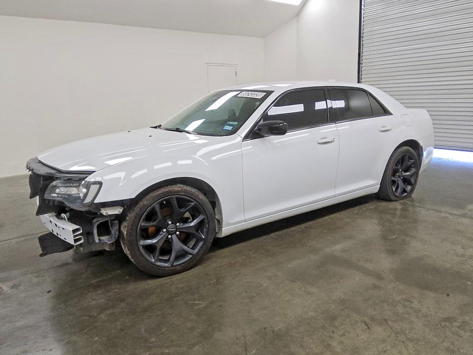 Auction sale of the 2022 Chrysler 300, vin: 2C3CCAAG1NH107572, lot number: 55243326