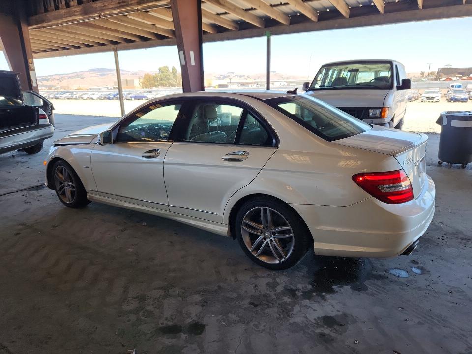62302776 :رقم المزاد ، WDDGF4HB4CR220824 vin ، 2012 Mercedes-benz C مزاد بيع