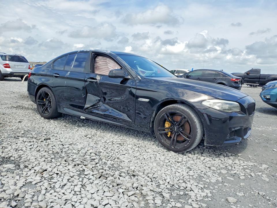 61569106 :رقم المزاد ، WBAFR9C58BDE82143 vin ، 2011 Bmw 550 مزاد بيع