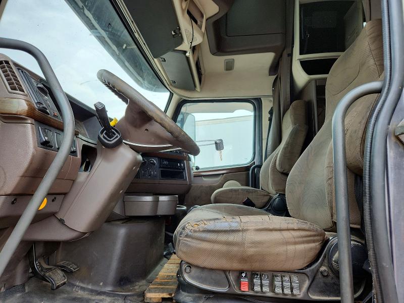 Продажа на аукционе авто 2016 Volvo Vn, vin: 4V4NC9EH9GN948365, номер лота: 61920666