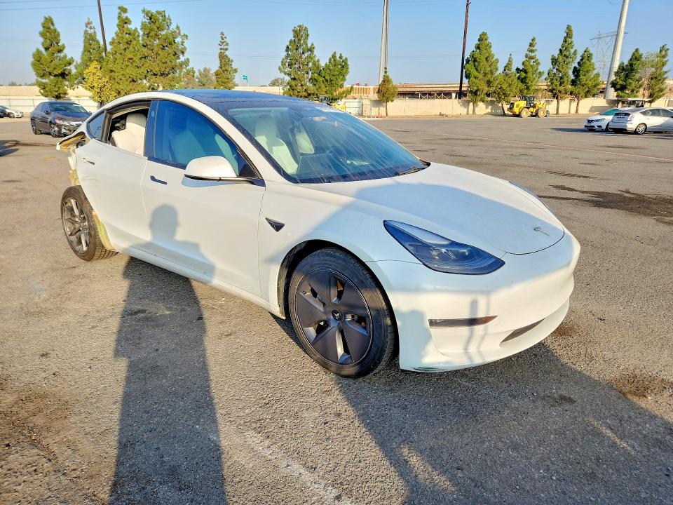 61957456 :رقم المزاد ، 5YJ3E1EA7NF124510 vin ، 2022 Tesla Model 3 مزاد بيع