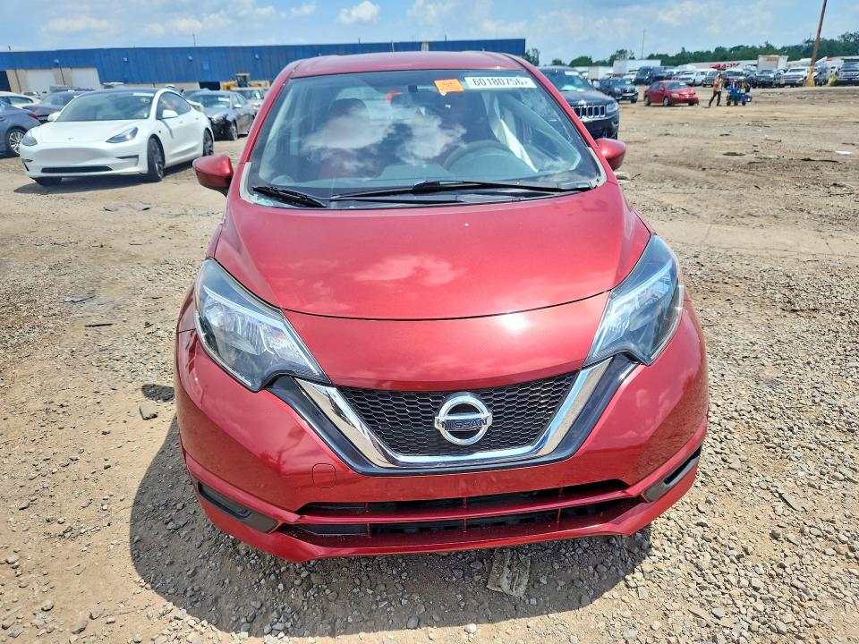 60180756 :رقم المزاد ، 3N1CE2CP5HL353497 vin ، 2017 Nissan Versa مزاد بيع