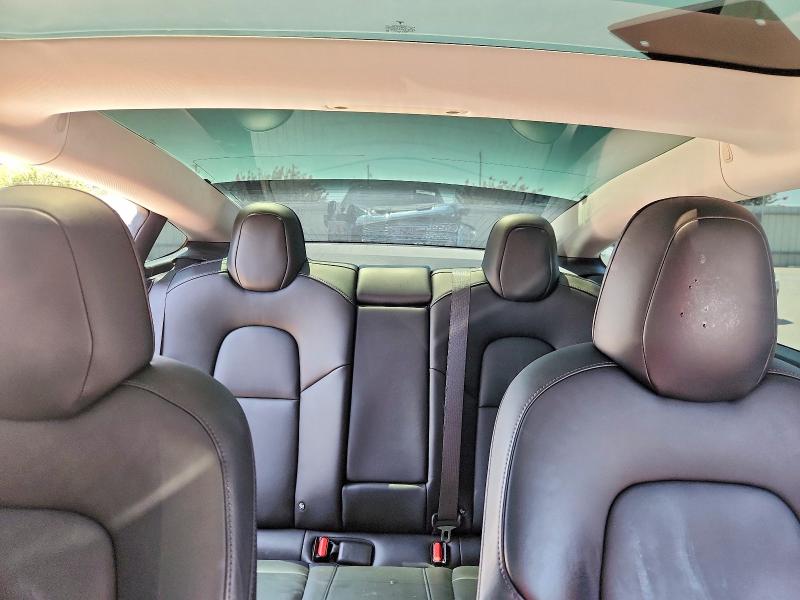 62431576 :رقم المزاد ، 5YJ3E1EA5JF015439 vin ، 2018 Tesla Model 3 مزاد بيع
