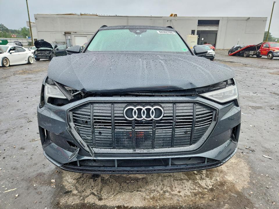 60362766 :رقم المزاد ، WA1LAAGEXNB005293 vin ، 2022 Audi E-tron مزاد بيع