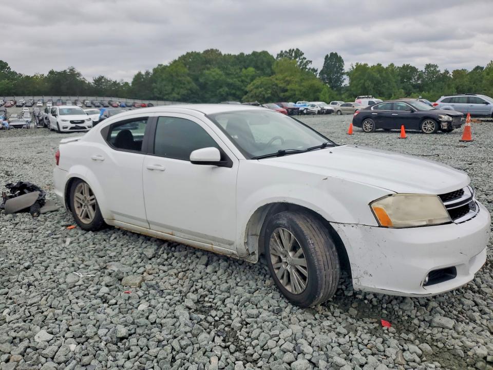 62323536 :رقم المزاد ، 1B3BD1FG4BN551983 vin ، 2011 Dodge Avenger مزاد بيع
