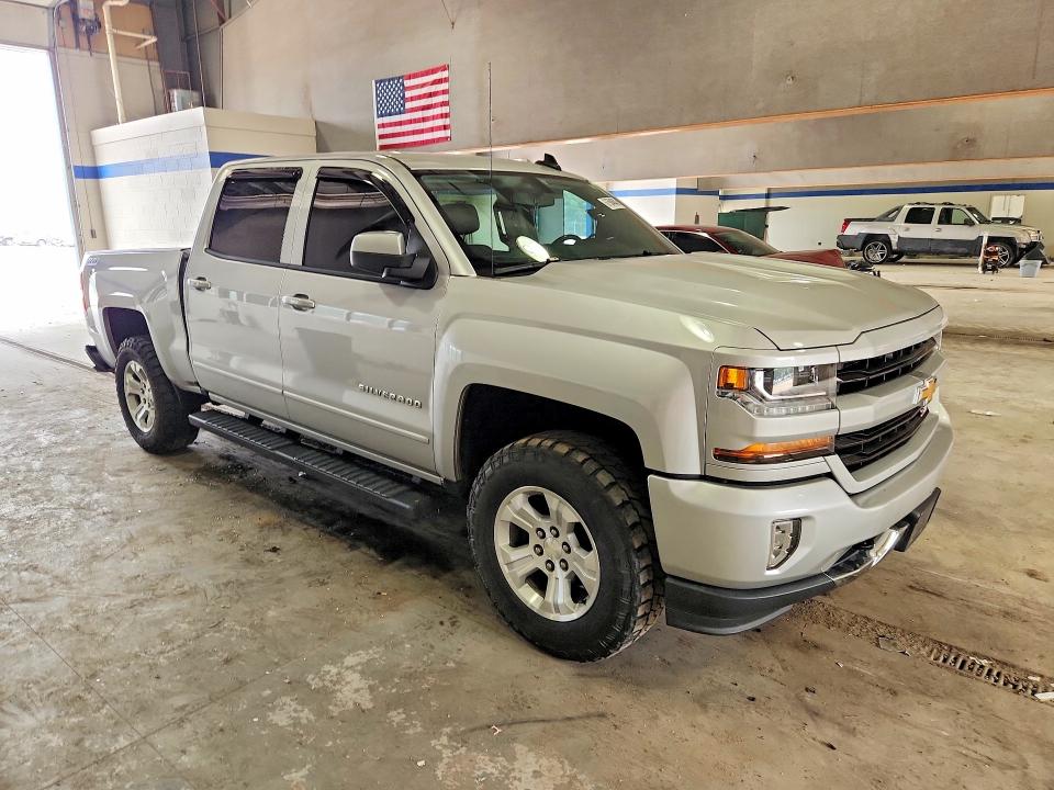 Продажа на аукционе авто 2018 Chevrolet Silverado, vin: 3GCUKREC6JG545572, номер лота: 61584846