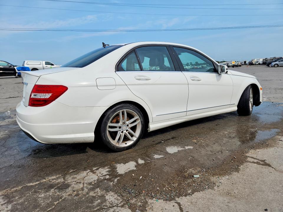 2013 Mercedes-benz C მანქანა იყიდება აუქციონზე, vin: WDDGF4HB3DR245389, აუქციონის ნომერი: 62535096