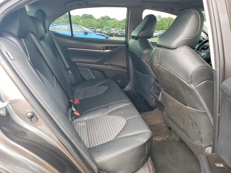 62588586 :رقم المزاد ، 4T1T11AK1MU530018 vin ، 2021 Toyota Camry مزاد بيع