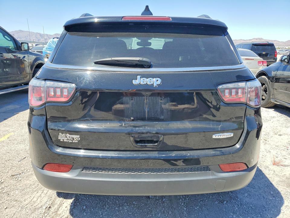 63142746 :رقم المزاد ، 3C4NJCBB5JT411594 vin ، 2018 Jeep Compass مزاد بيع