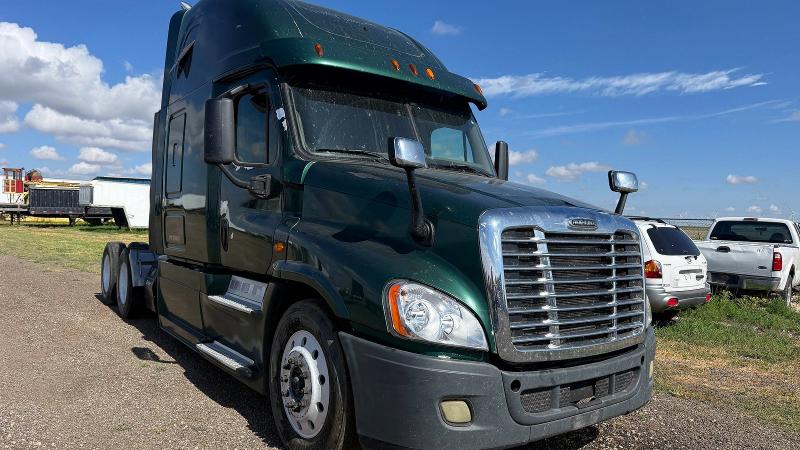 2015 Freightliner Cascadia 125 მანქანა იყიდება აუქციონზე, vin: 3AKJGLD65FSGC4864, აუქციონის ნომერი: 63187276