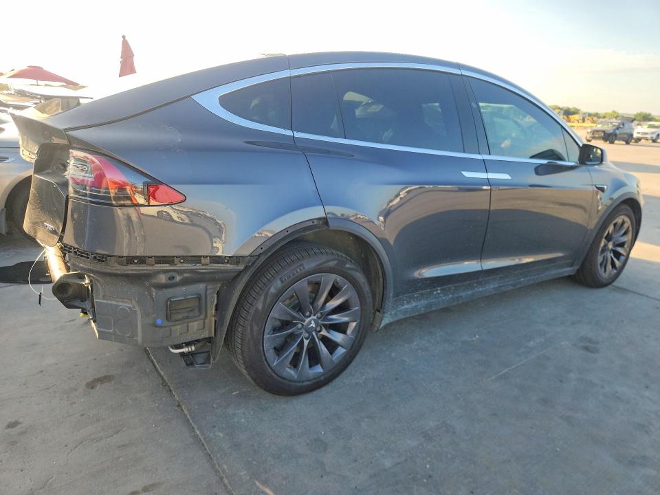 Продажа на аукционе авто 2018 Tesla Model X, vin: 5YJXCAE25JF117775, номер лота: 60075626