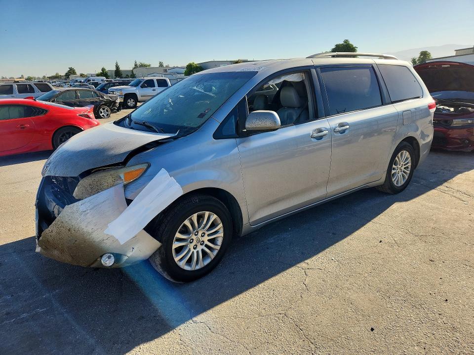 Продажа на аукционе авто 2011 Toyota Sienna, vin: 5TDYK3DC4BS062939, номер лота: 62302926