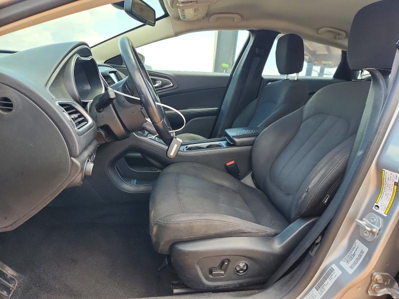 60242406 :رقم المزاد ، 1C3CCCAB0FN699541 vin ، 2015 Chrysler 200 مزاد بيع