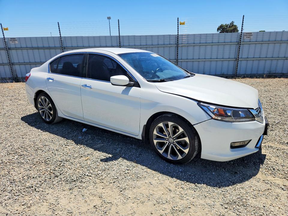 62355726 :رقم المزاد ، 1HGCR2F56FA217641 vin ، 2015 Honda Accord مزاد بيع