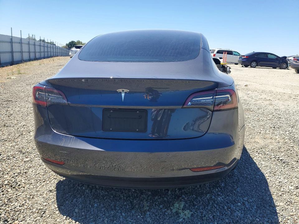 2021 Tesla Model 3 მანქანა იყიდება აუქციონზე, vin: 5YJ3E1EA0MF017975, აუქციონის ნომერი: 62718636