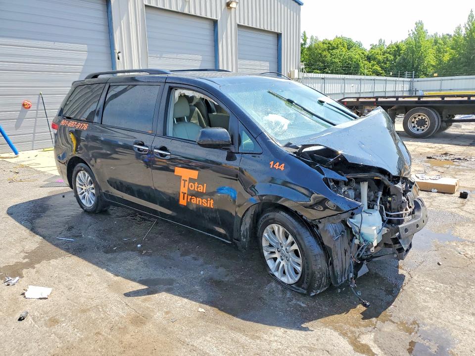 60418206 :رقم المزاد ، 5TDYK3DC1ES462476 vin ، 2014 Toyota Sienna مزاد بيع