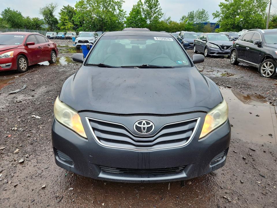 2011 Toyota Camry მანქანა იყიდება აუქციონზე, vin: 4T1BF3EK2BU670417, აუქციონის ნომერი: 61529676