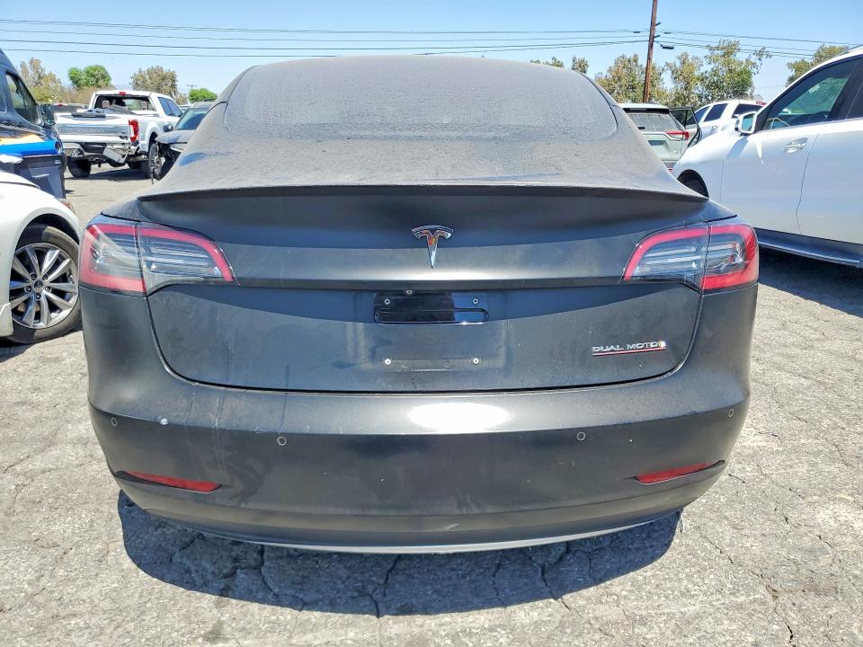 62893216 :رقم المزاد ، 5YJ3E1EB6JF055120 vin ، 2018 Tesla Model 3 مزاد بيع