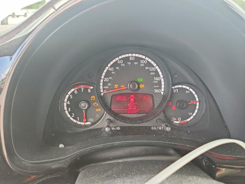 61806176 :رقم المزاد ، 3VWF17AT8FM648410 vin ، 2015 Volkswagen Beetle مزاد بيع