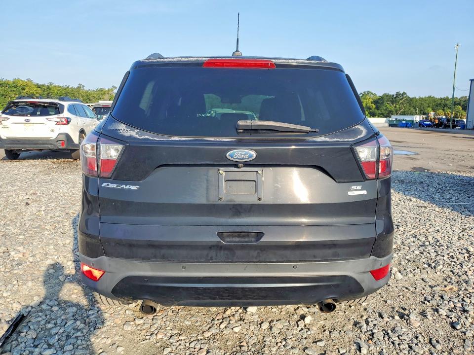 63032656 :رقم المزاد ، 1FMCU0GD7HUD16036 vin ، 2017 Ford Escape مزاد بيع