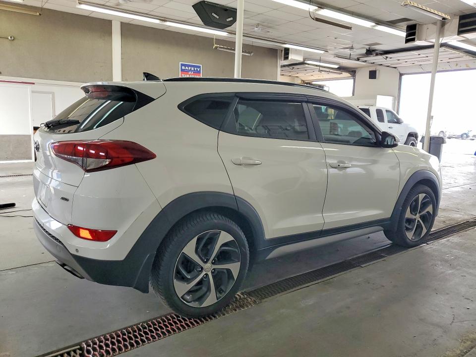 61589466 :رقم المزاد ، KM8J3CA22JU690692 vin ، 2018 Hyundai Tucson مزاد بيع