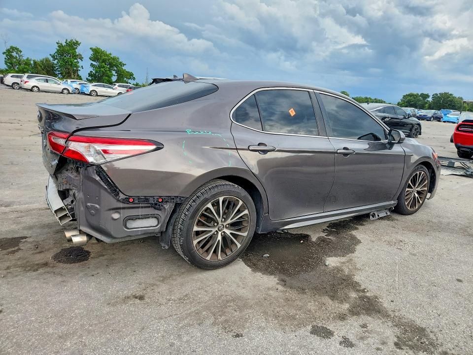 61358936 :رقم المزاد ، 4T1G11AK7LU345102 vin ، 2020 Toyota Camry مزاد بيع