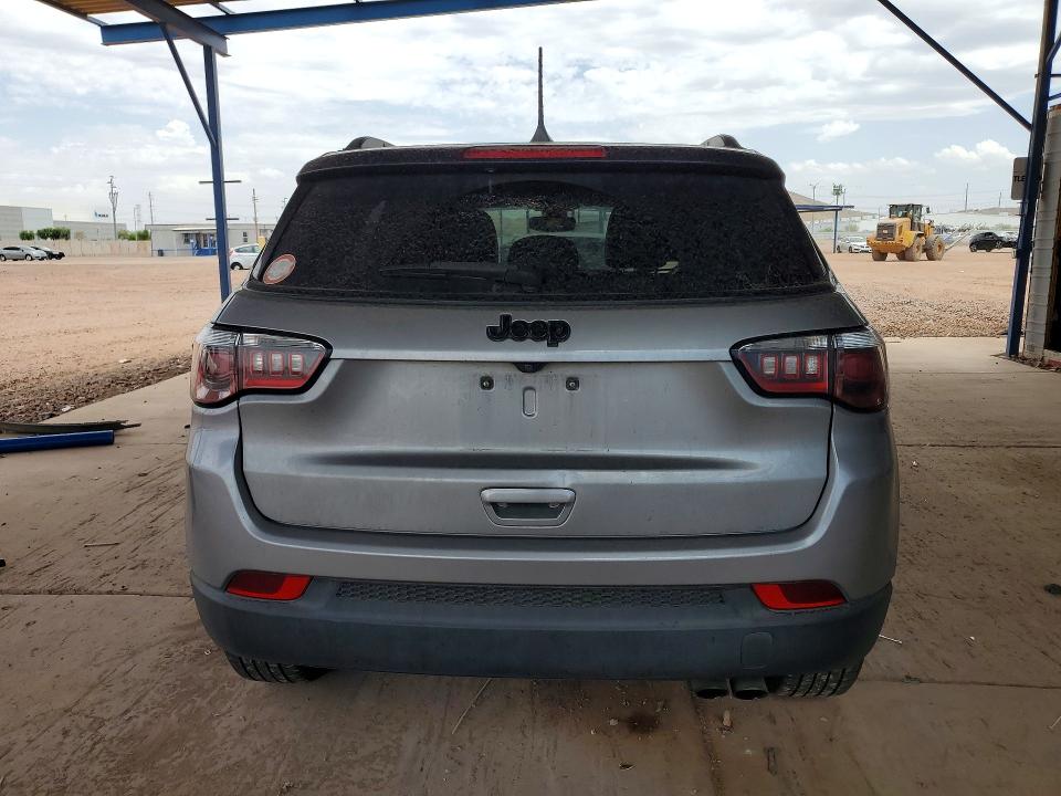 60762836 :رقم المزاد ، 3C4NJCBBXJT499994 vin ، 2018 Jeep Compass مزاد بيع