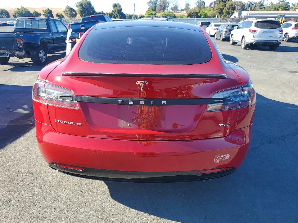 62323456 :رقم المزاد ، 5YJSA1E25HF197167 vin ، 2017 Tesla Model S مزاد بيع