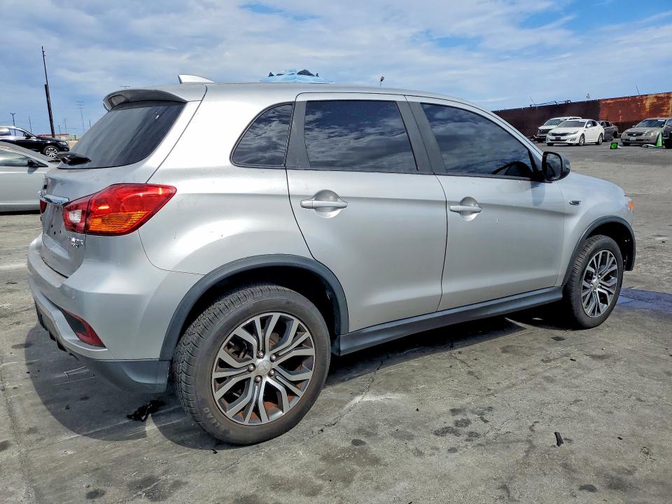 61881546 :رقم المزاد ، JA4AP3AU9JZ030480 vin ، 2018 Mitsubishi Outlander Sport مزاد بيع