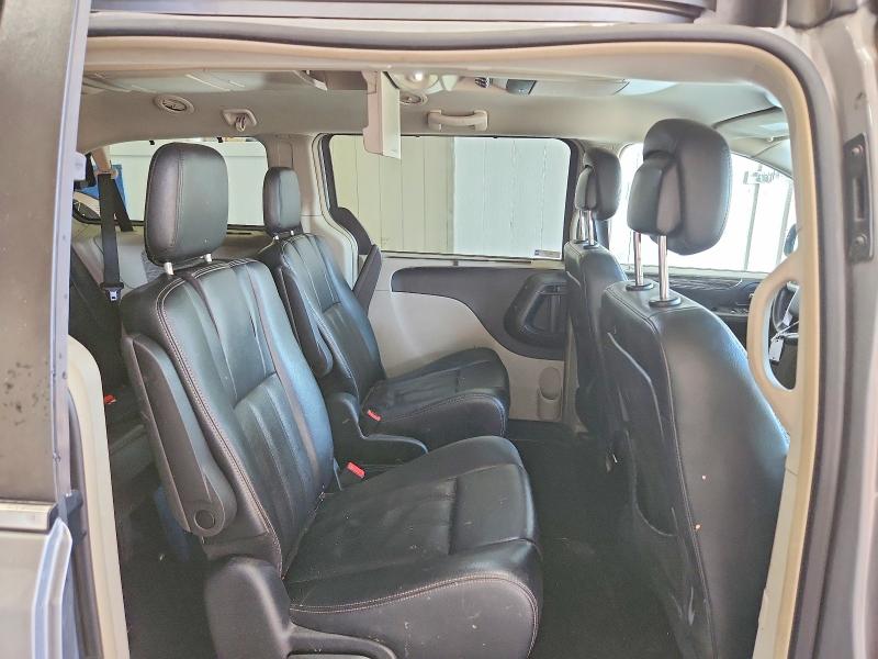 61615006 :رقم المزاد ، 2C4RC1CG2FR646295 vin ، 2015 Chrysler Town & Country مزاد بيع