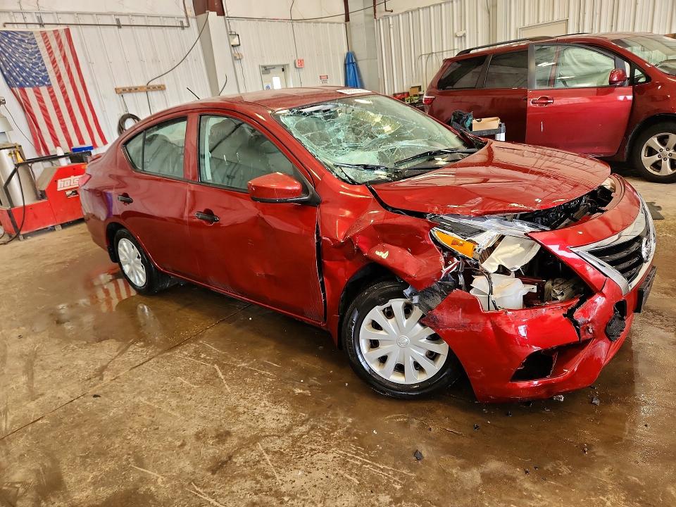 60657526 :رقم المزاد ، 3N1CN7AP8JL868242 vin ، 2018 Nissan Versa مزاد بيع
