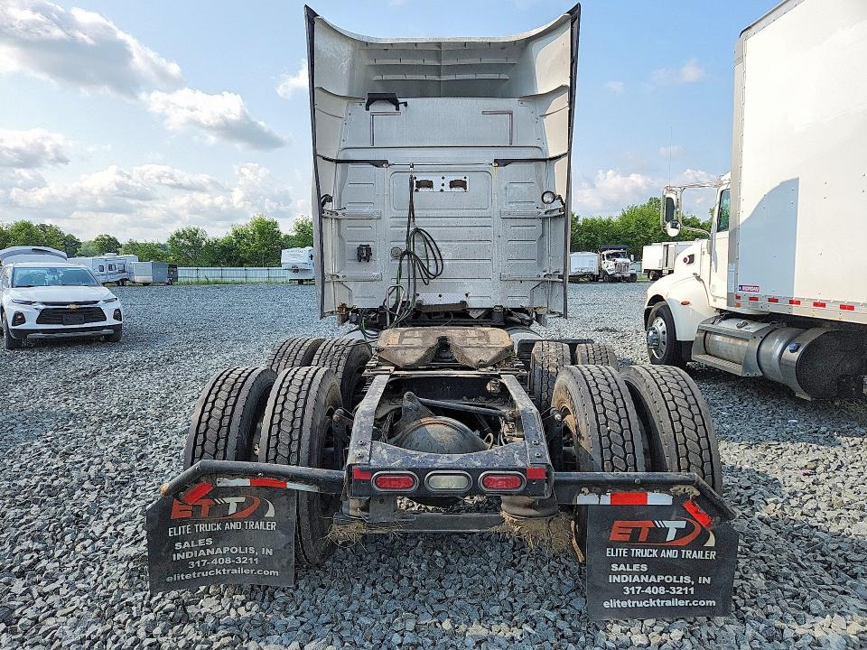61099516 :رقم المزاد ، 4V4NC9EH8FN917672 vin ، 2015 Volvo Vn مزاد بيع