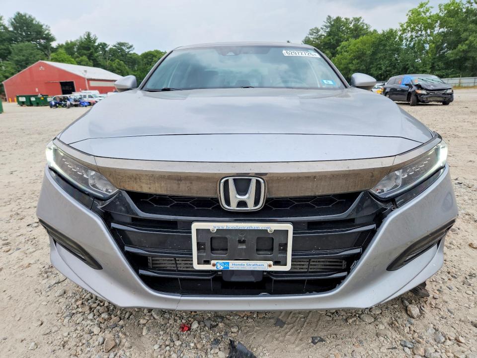 62972726 :رقم المزاد ، 1HGCV1F32JA137072 vin ، 2018 Honda Accord مزاد بيع