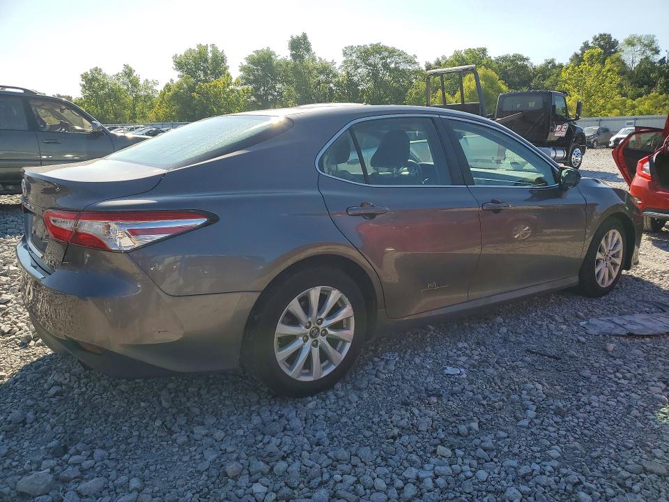 Продажа на аукционе авто 2018 Toyota Camry, vin: 4T1B11HK9JU133976, номер лота: 62209336