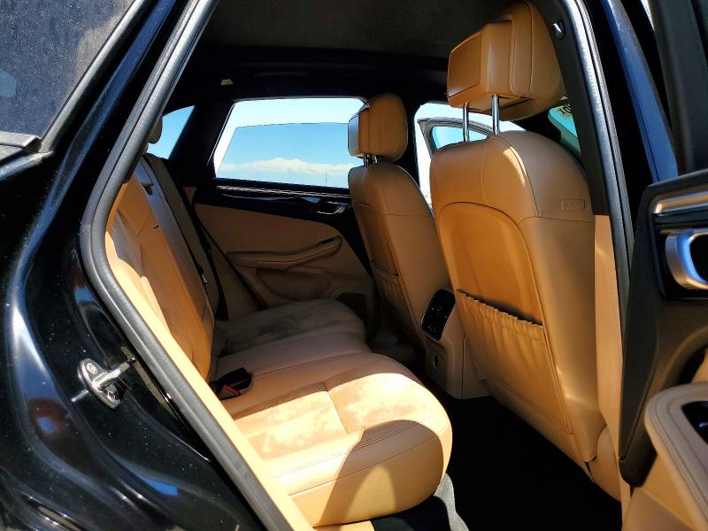 60891296 :رقم المزاد ، WP1AA2A52JLB21098 vin ، 2018 Porsche Macan مزاد بيع