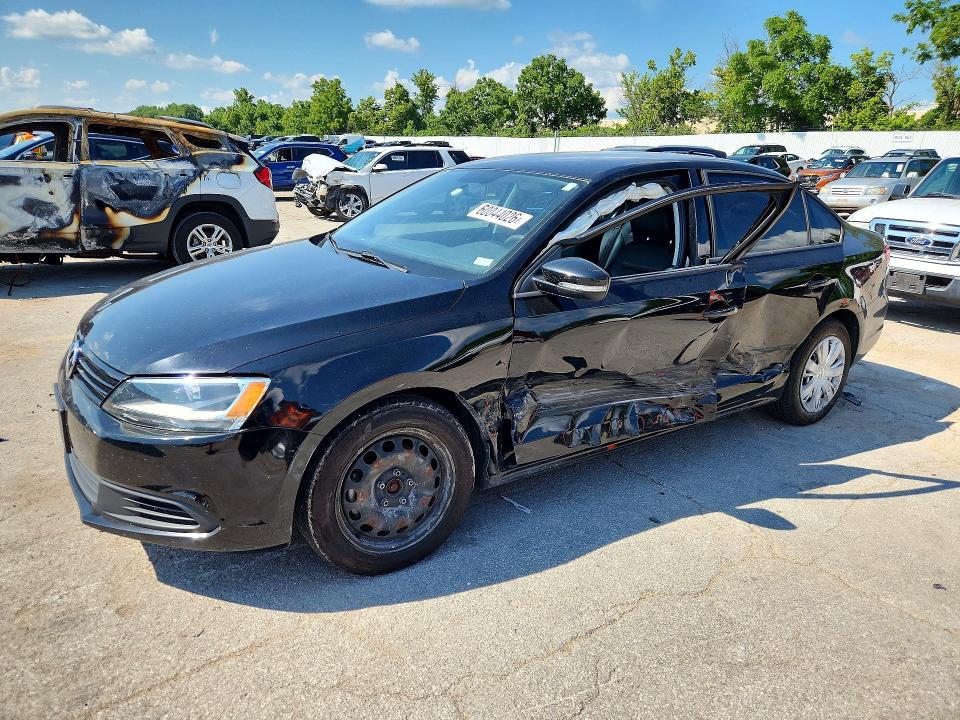 60044026 :رقم المزاد ، 3VWD17AJ5EM392702 vin ، 2014 Volkswagen Jetta مزاد بيع