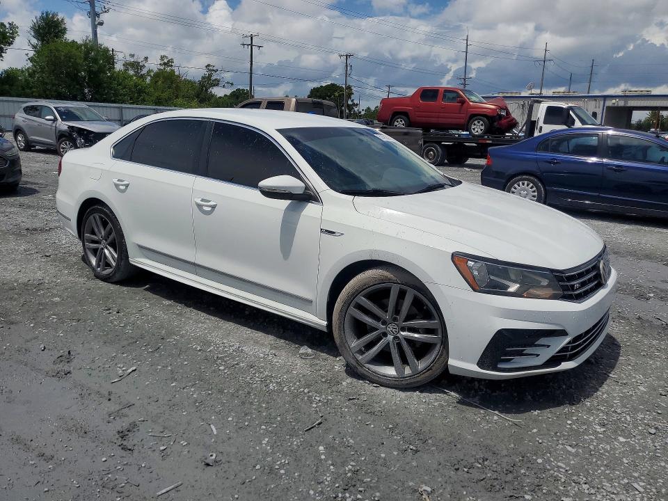 61491886 :رقم المزاد ، 1VWDT7A36HC018925 vin ، 2017 Volkswagen Passat مزاد بيع