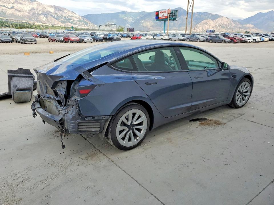 61361906 :رقم المزاد ، 5YJ3E1EA7NF372482 vin ، 2022 Tesla Model 3 مزاد بيع