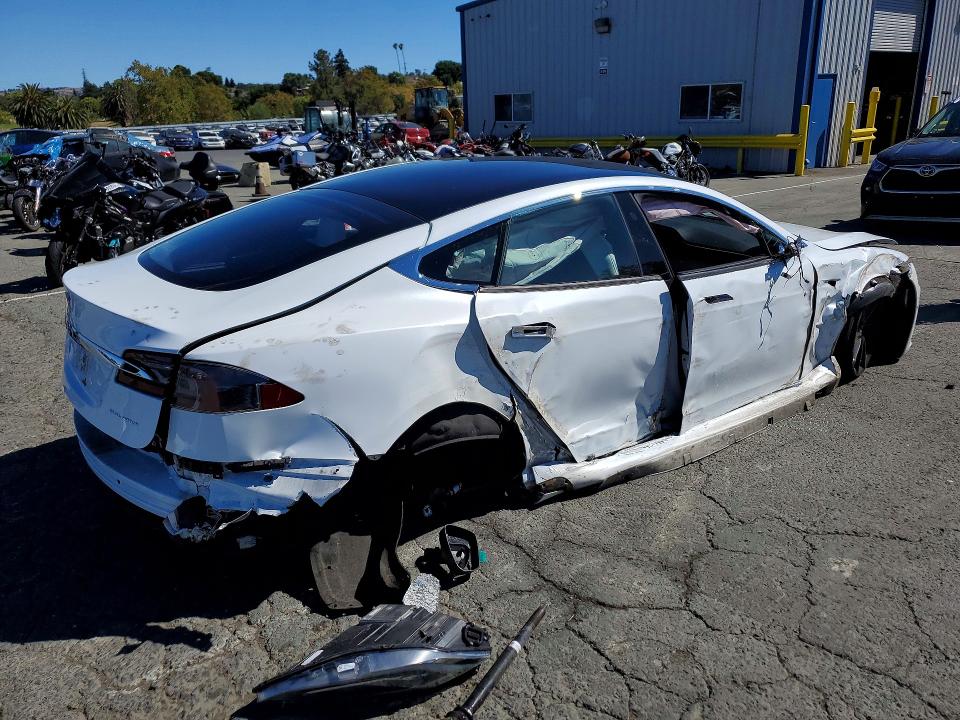 62273266 :رقم المزاد ، 5YJSA1E27LF415814 vin ، 2020 Tesla Model S مزاد بيع