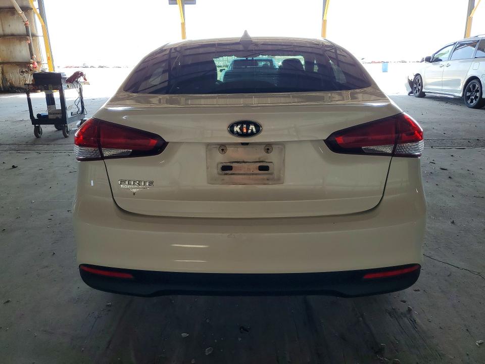 2018 Kia Forte მანქანა იყიდება აუქციონზე, vin: 3KPFL4A70JE263697, აუქციონის ნომერი: 60140356