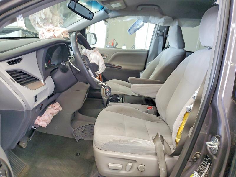 61818736 :رقم المزاد ، 5TDKK3DC7FS626479 vin ، 2015 Toyota Sienna مزاد بيع