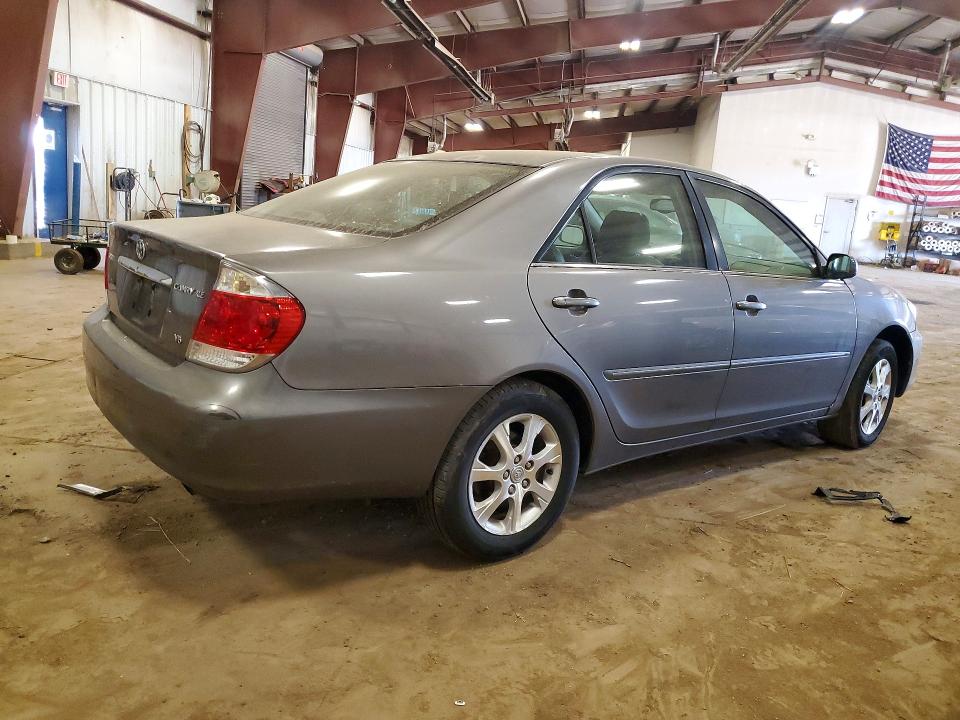 2005 Toyota Camry მანქანა იყიდება აუქციონზე, vin: 4T1BF30K25U618829, აუქციონის ნომერი: 61633456