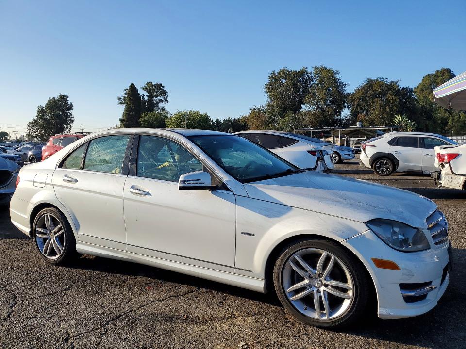 60470486 :رقم المزاد ، WDDGF4HB0CR222747 vin ، 2012 Mercedes-benz C مزاد بيع