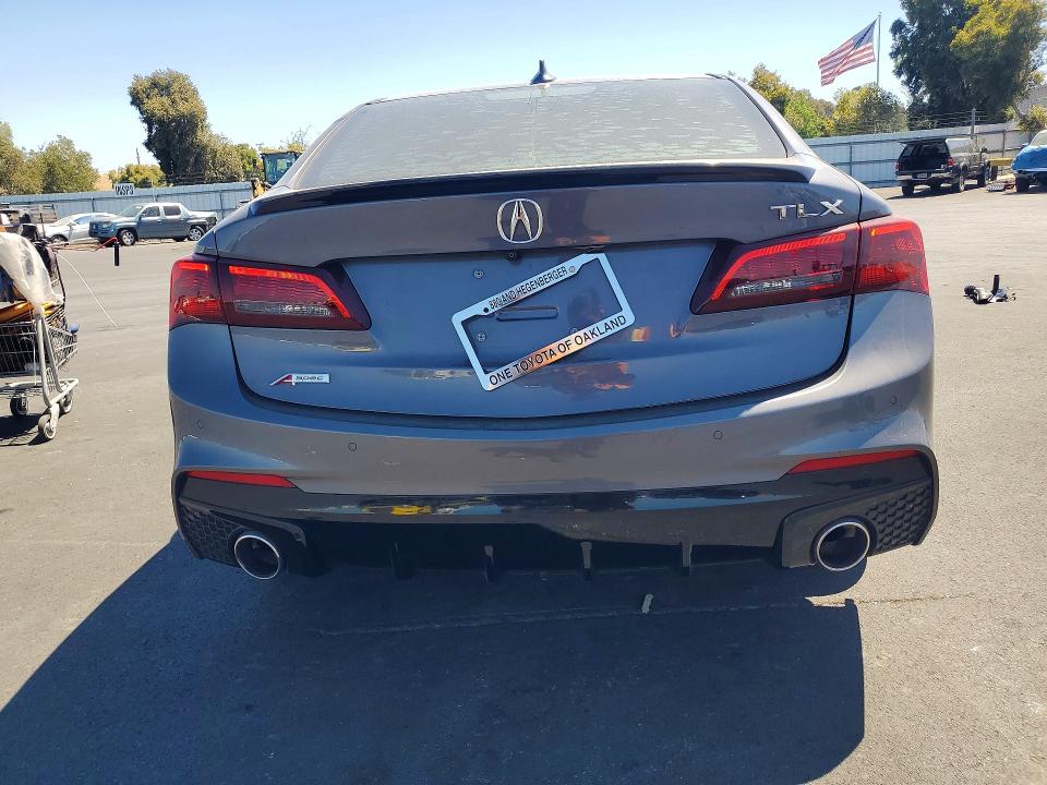62934096 :رقم المزاد ، 19UUB2F68JA002451 vin ، 2018 Acura Tlx مزاد بيع